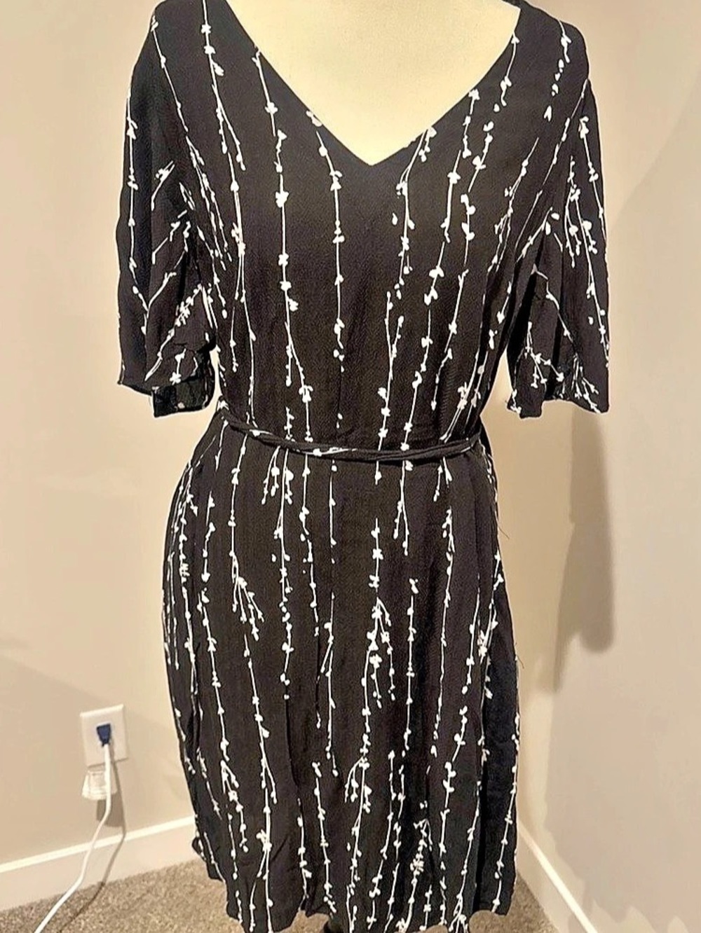 a.new.day Elbow-Sleeve V-Neck Tie-Waist Woven Dress Floral Midi Dress in Black &
